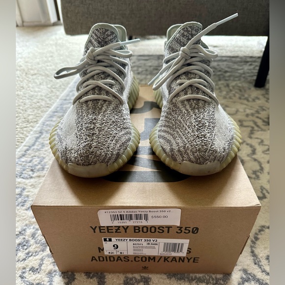 Yeezy Boost 350 V2 - Blue Tint - Size 9 - Good Condition! - Picture 3 of 8